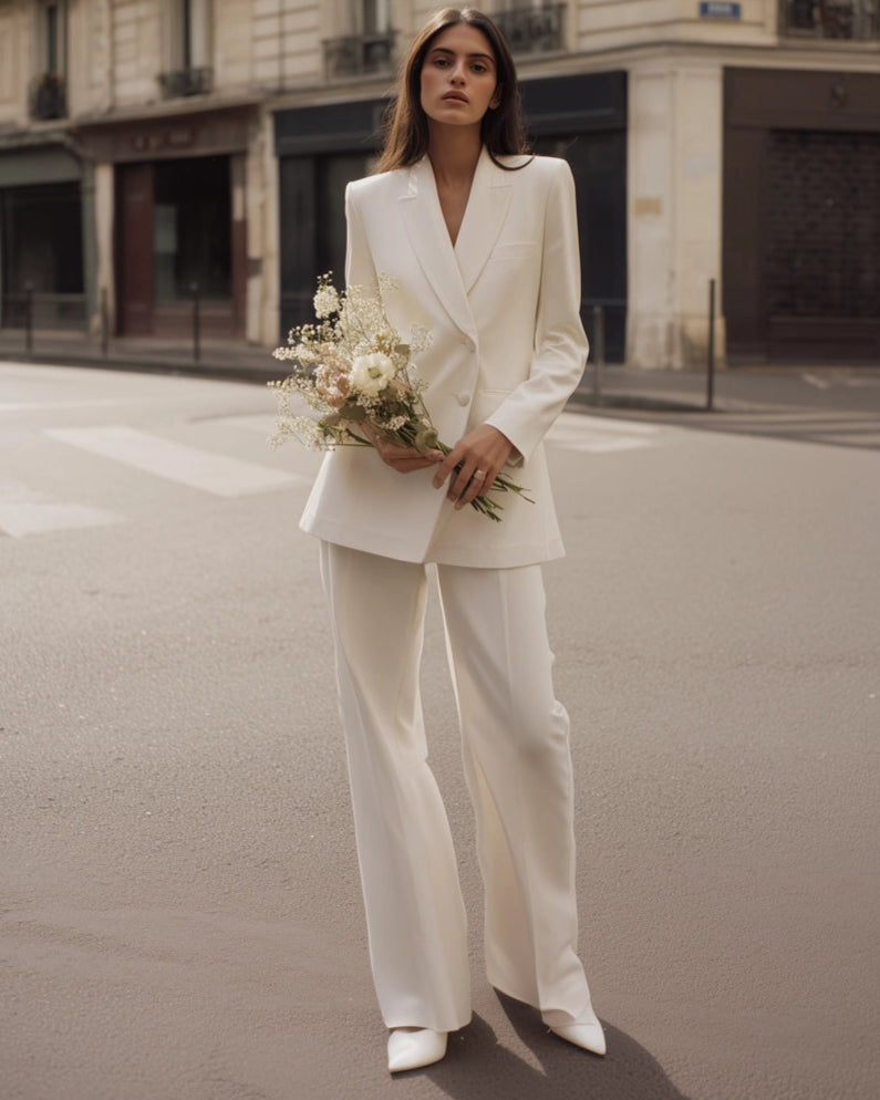 Faites vous un tailleur sur mesure blanc pour votre mariage ou mariage civil