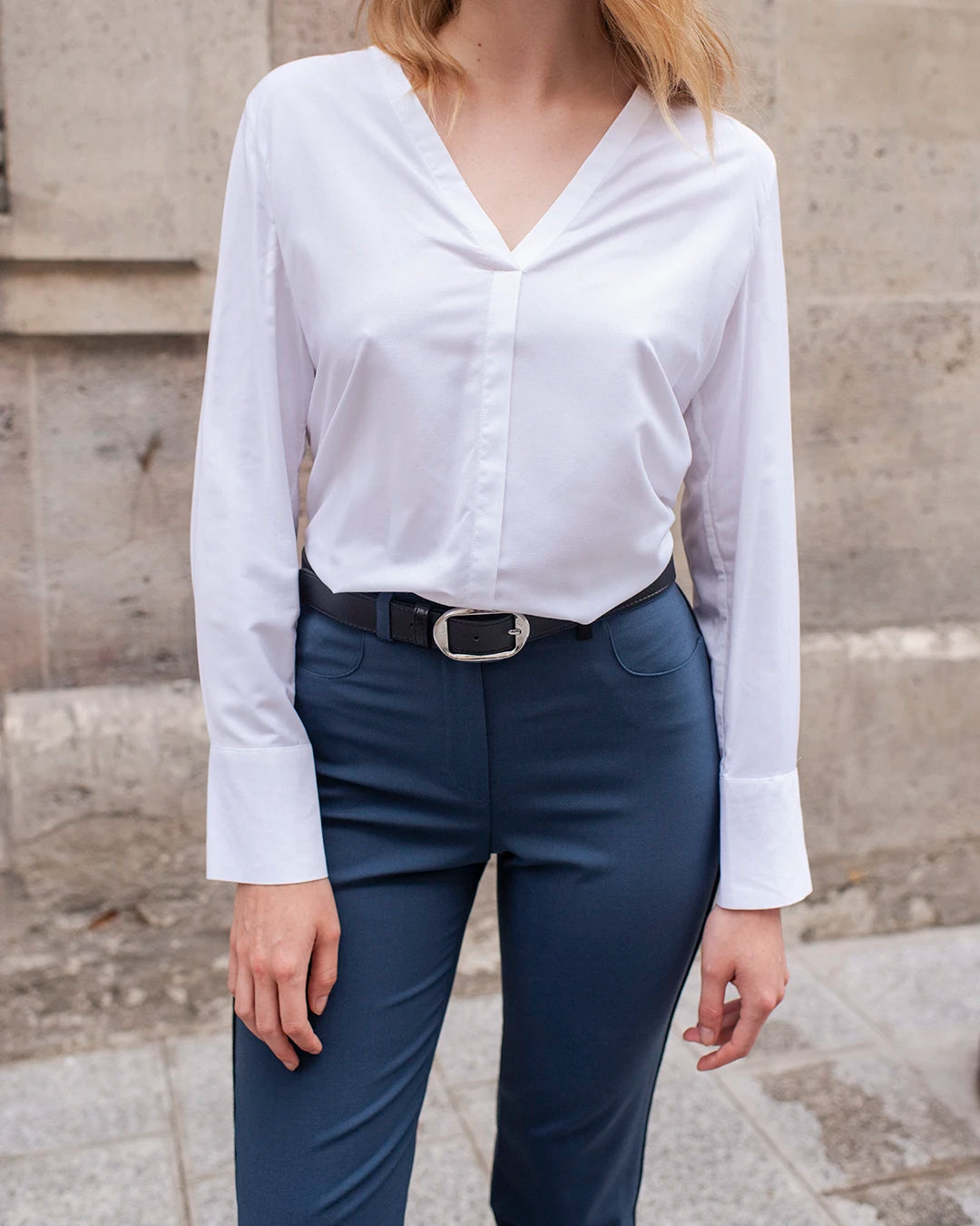 tenue-de-bureau-tailleur-femme-veste-croisee-pantalon-cigarette-bleu-petrole-9_c9981123-5b2f-4d8e-9b17-5cda4ac93b8b