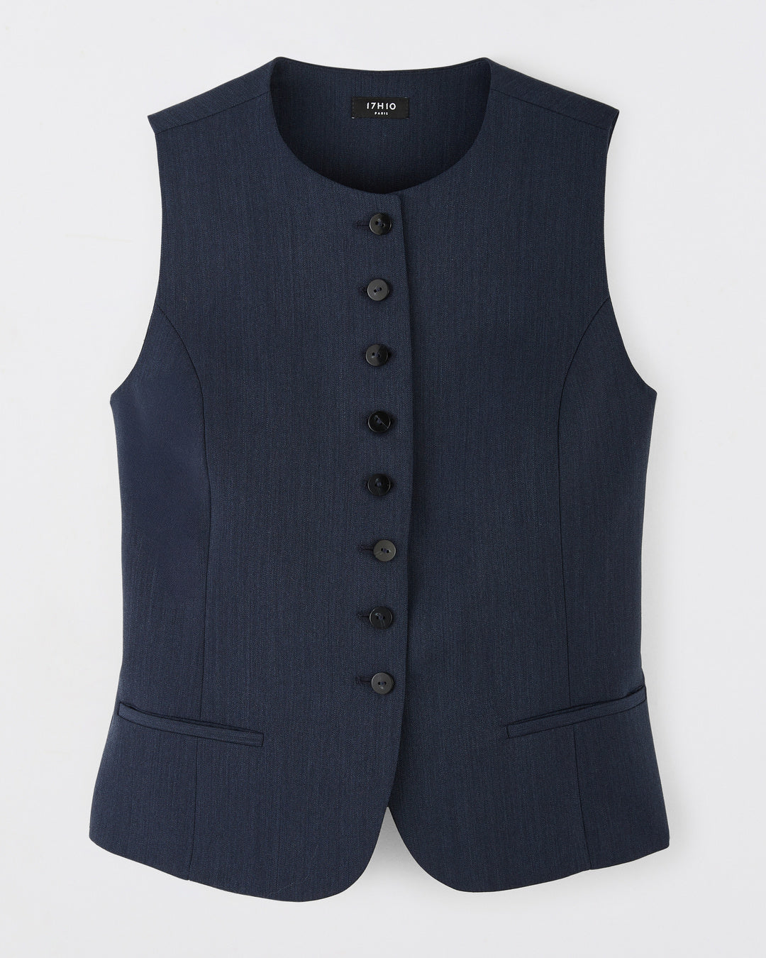 top-gilet-sans-manches-boutonne-femme-look-bureau