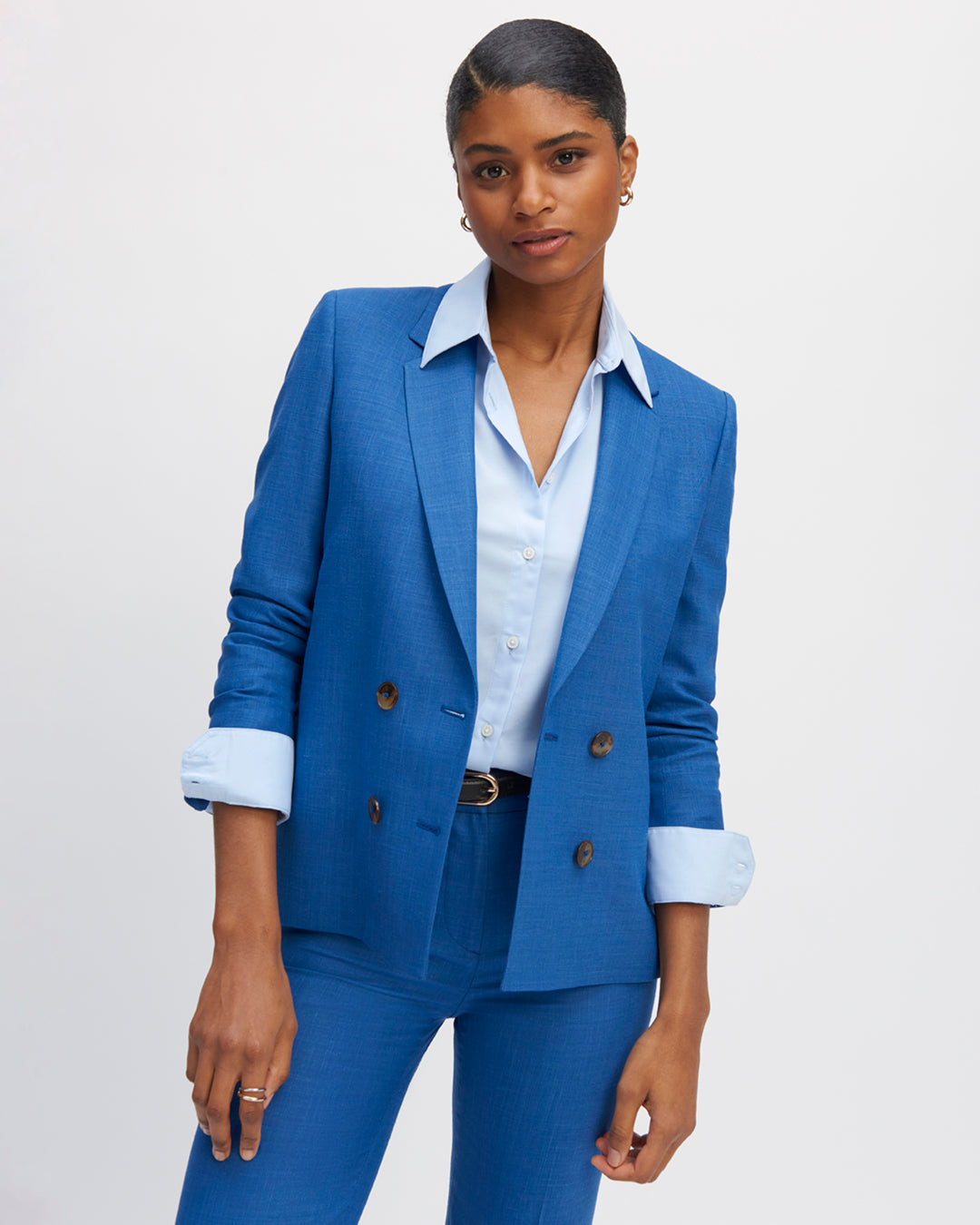 veste-bleu-azur-coupe-droite-croisee-double-boutonnage-col-tailleur-entierement-doublée-17H10-tailleurs-pour-femme-paris-