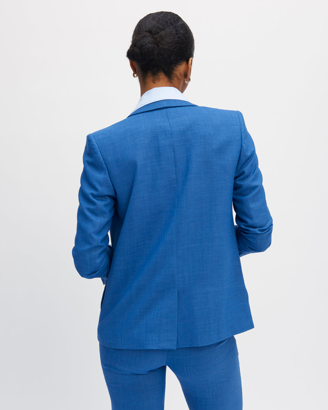 veste-bleu-azur-coupe-droite-croisee-double-boutonnage-col-tailleur-entierement-doublée-17H10-tailleurs-pour-femme-paris-