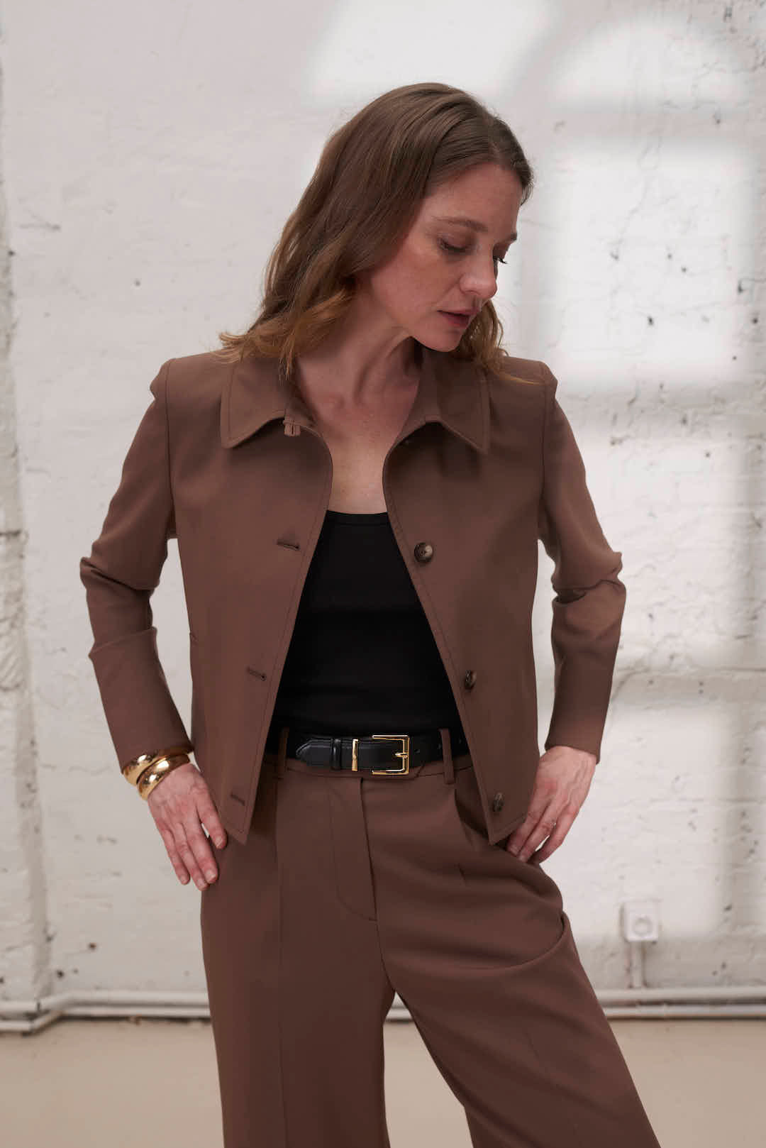 Veste blouson marron haut de gamme pour femme, pièce intemporelle à investir dans son dressing