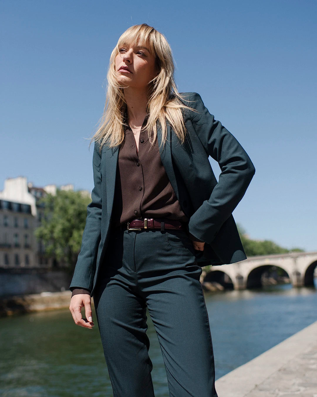 jacket-hanger-green-women's-waistcoat-chic-office-dress-style-elegant-premium-