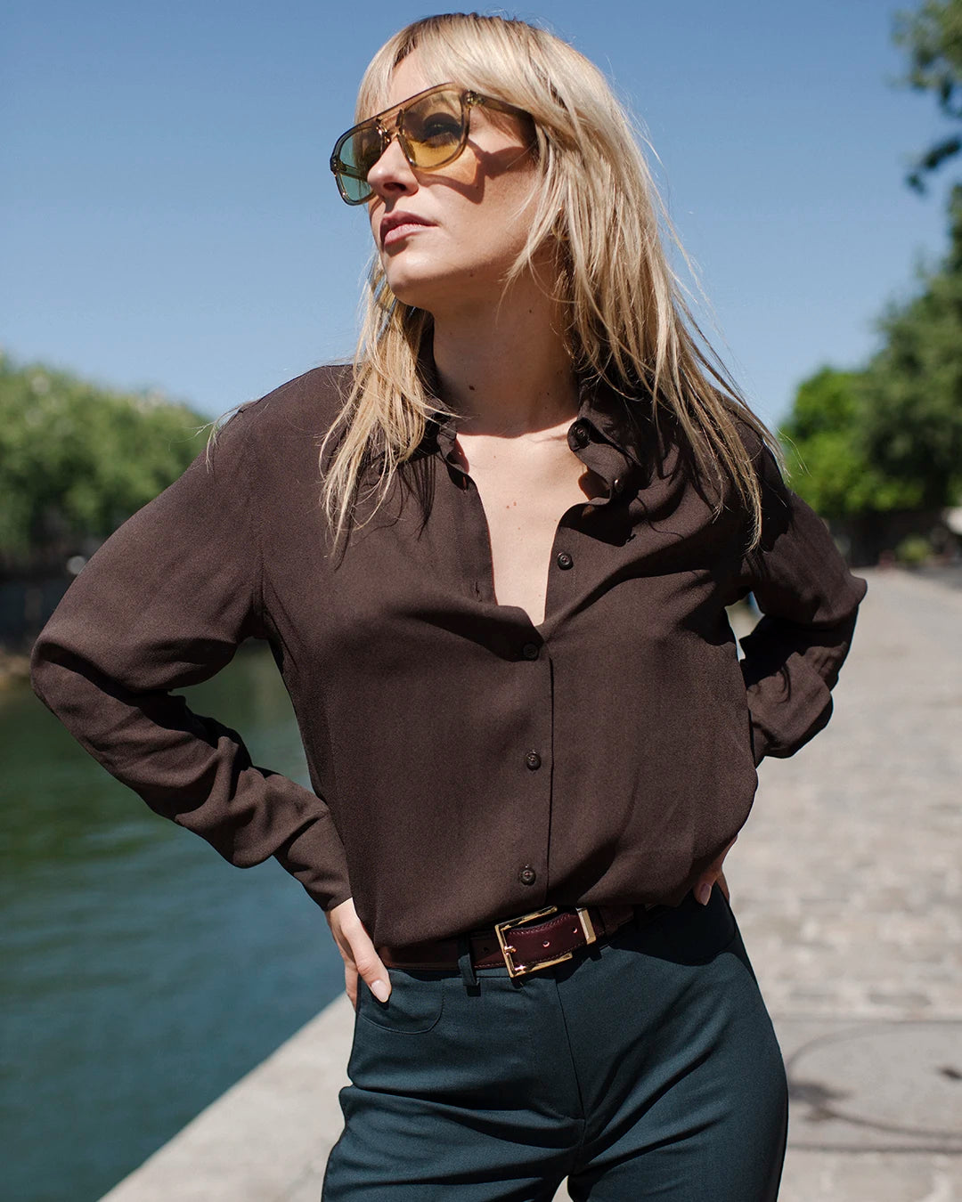 veste-cintree-verte-femme-tailleur-chic-tenue-de-bureau-style-elegant-premium-9_3621aacc-7ecb-4e96-9f7a-9e46cf78aa67