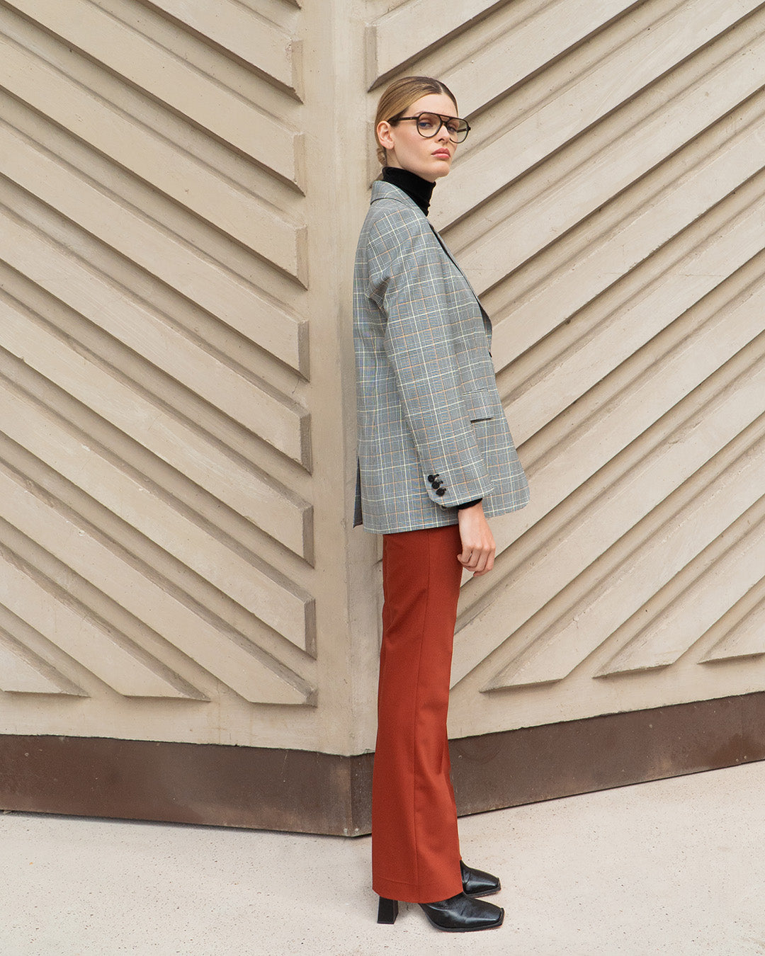 jacket-tailor-prince-of-wales-gray-material-noble-luxurious-high-quality-sustainable-ethnic-wash-tailor-for-women-work-dress-1