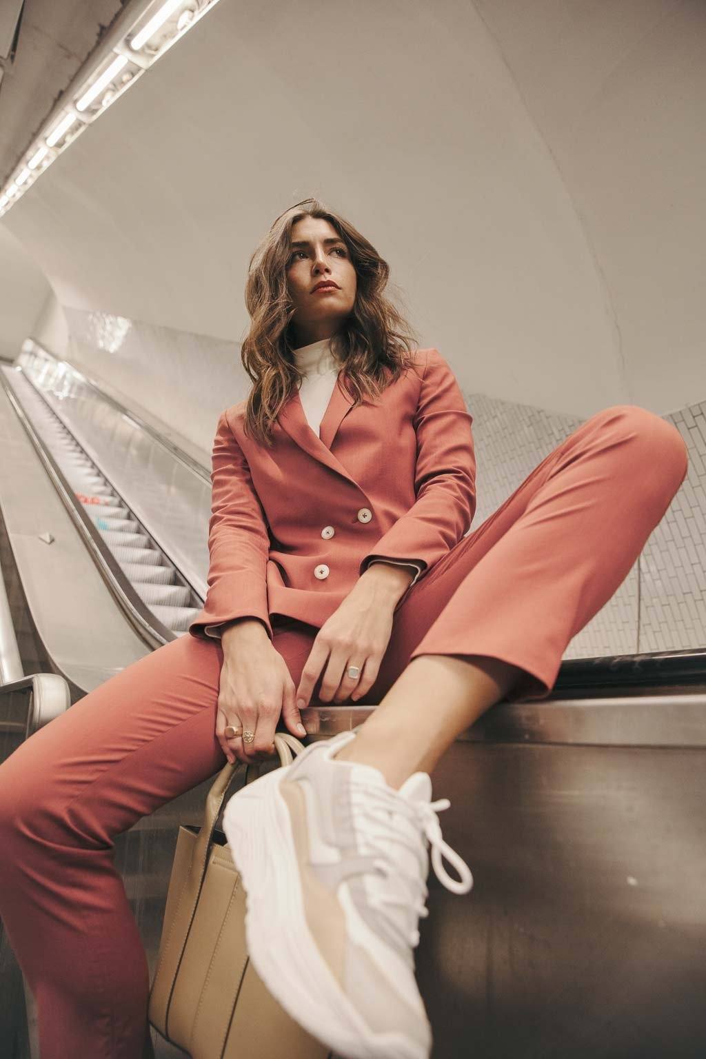 17H10 paris pantalon carotte à pinces tailleur veste croisée costume femme rose brique éthique responsable chic laine