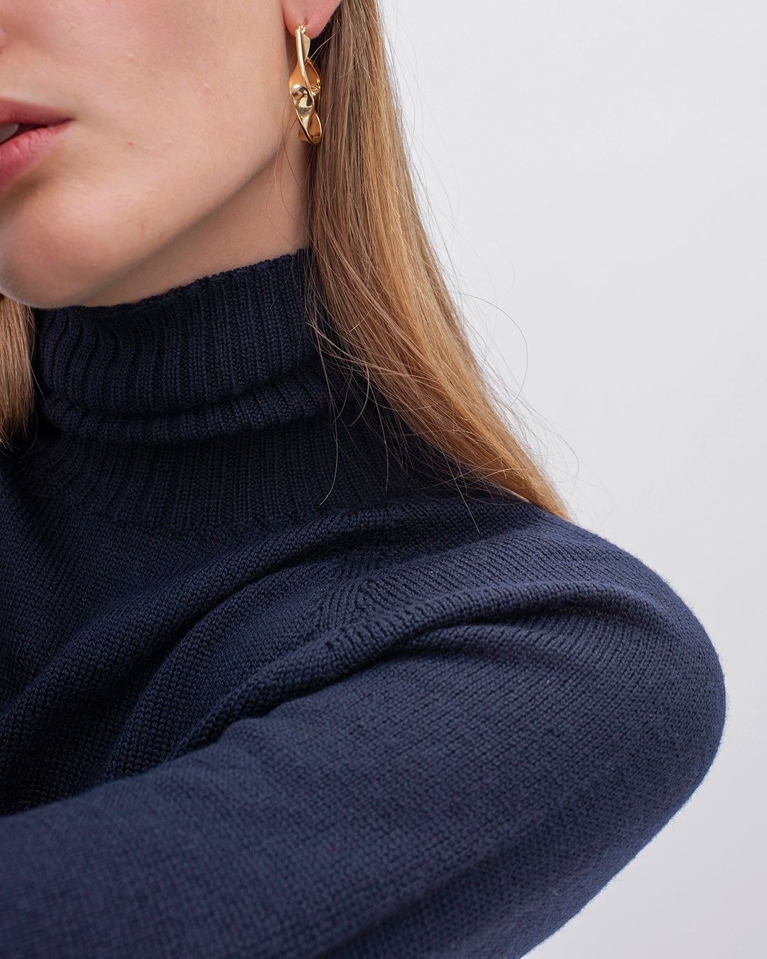 Sweater_Meribel_Bleunuit_1-sweater-in-knit-details-twisted-neck-rolled-long-sleeves-french-mark-