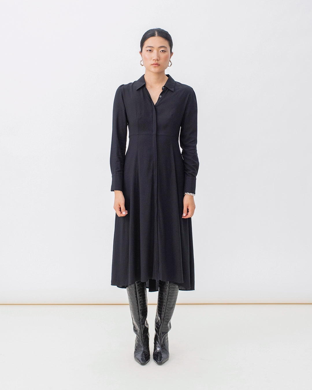 Robe_Biarritz_Noir_1robe-noire-indispensable-classique-coupe-longue-fabrication-europe-marque-française-