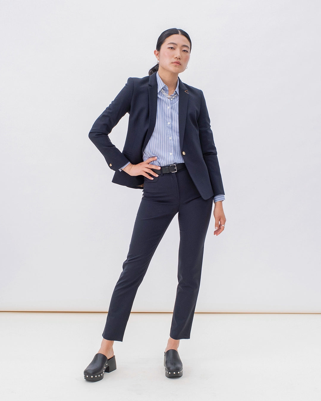 17H10-pants-new-york-pants-blue-night-cigarette-tailors-woman-chic-smoking-blue-marine-marque-ethique-17h10-paris-