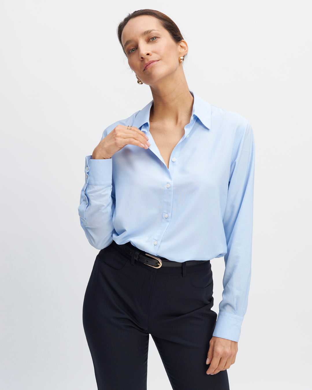 Shirt-blue-sky-straight-cut-Italian-collar-long-sleeves-capuchin-bottom-of-sleeve-pinch-in-the-back-poplin-cotton-trees-fluid-sept-buttons-white-17H10-knit-jacket-for-women-paris-