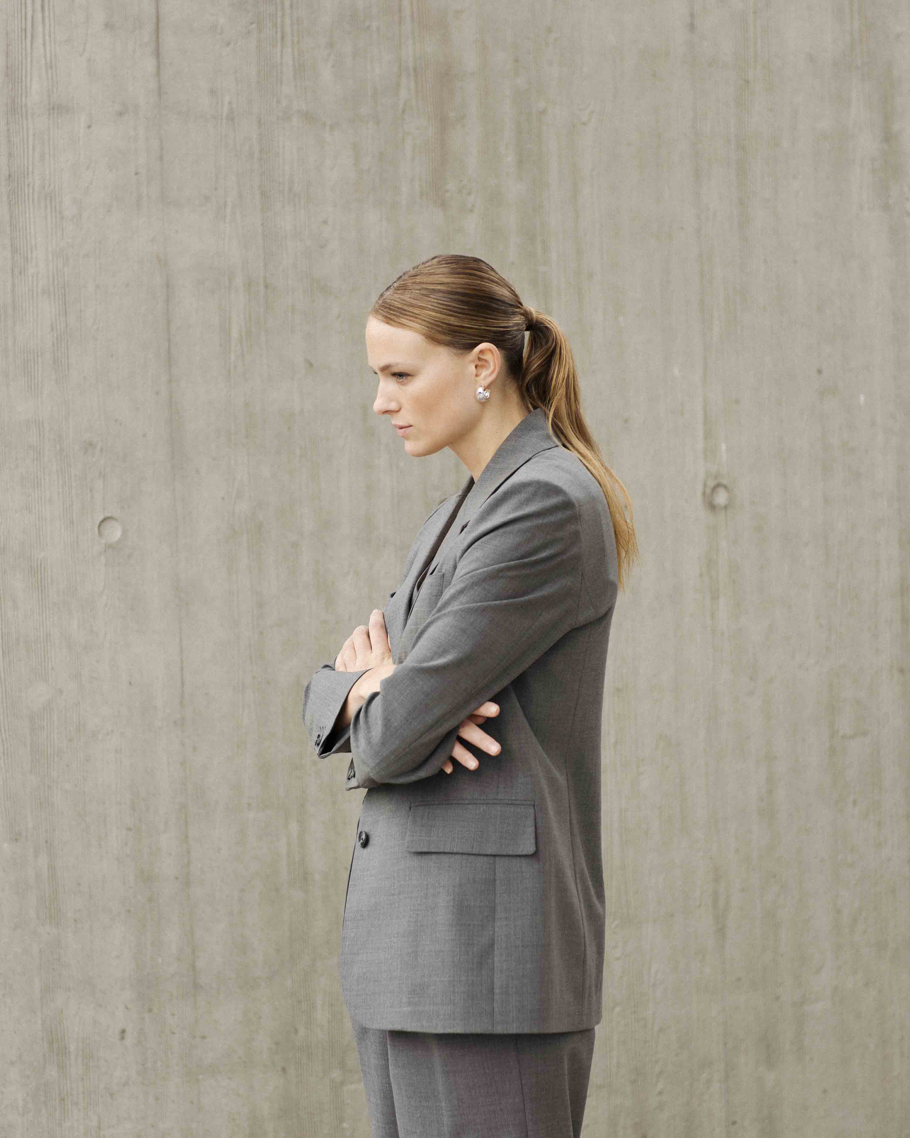 women's-suit-gray-gilet-sleeveless-three-piece-large-pants-suit-17H10-