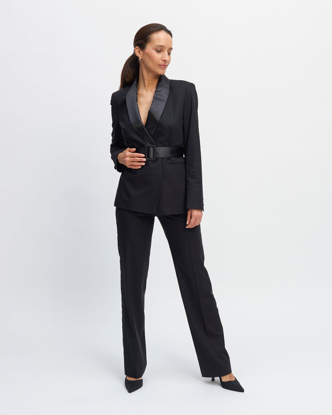 Smoking-pants-Straight-cut-High-waist-Ply-for-a-straight-dress-Belt-in-satin-Lisere-cote-in-satin-17H10-tailors-for-women-paris-