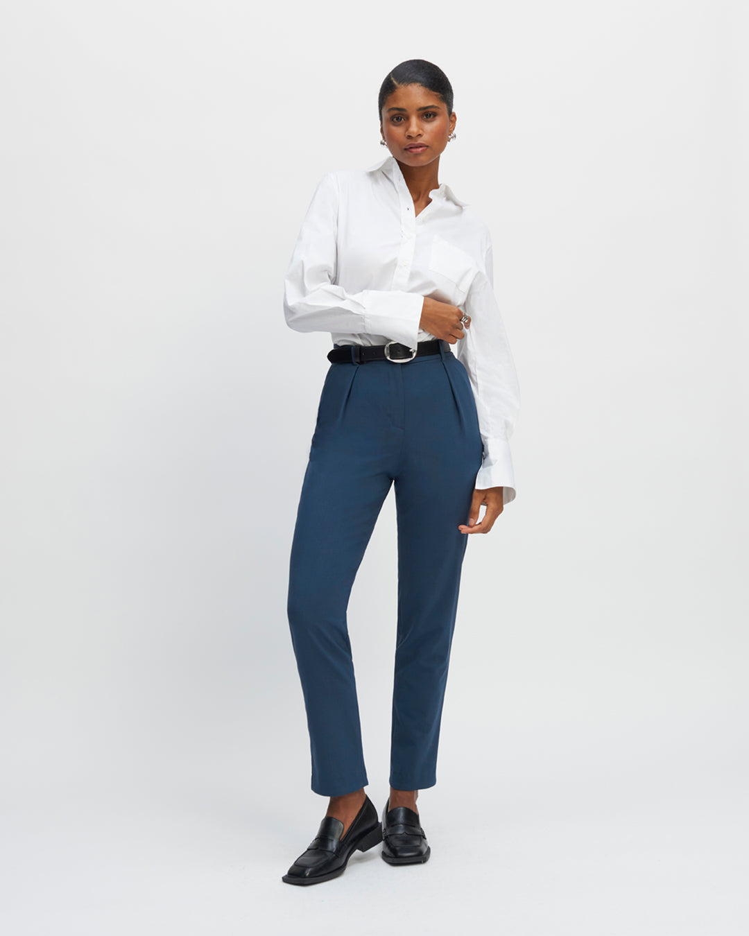 Tailored trousers-blue-grey-Cut-7-8th-waist-high-Ply-under-belt-Two-pockets-Italian-belt-assorted-tone-on-tone-17H10-tailored-trousers-for-women-paris-