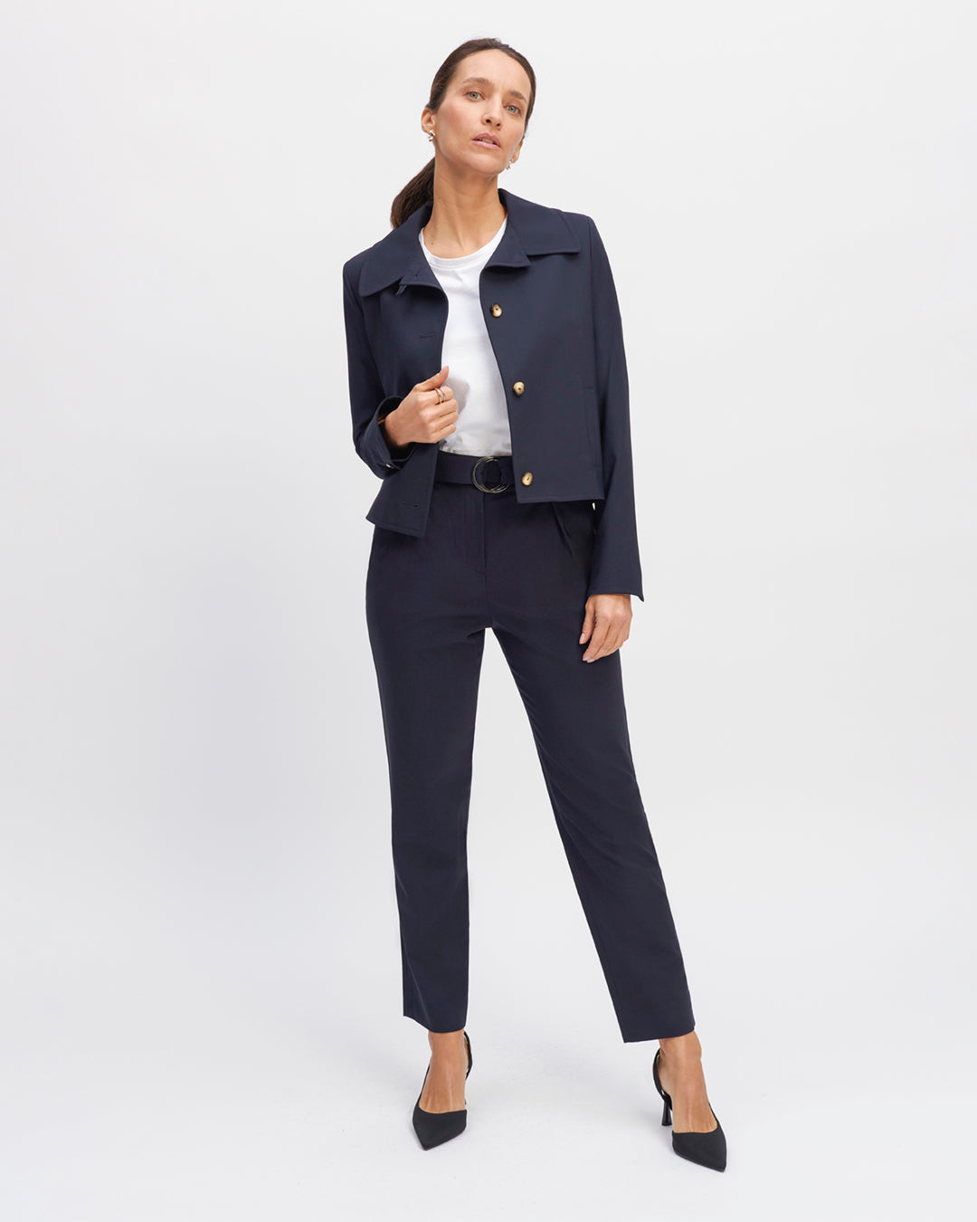"Tailored pants in navy blue-7-8th waist-high-Loop-under-belt-Two-pockets-Italian-style-Belt-assorted-tone-on-tone-Zip-close-staple-before-17H10-tailors-for-women-paris-"