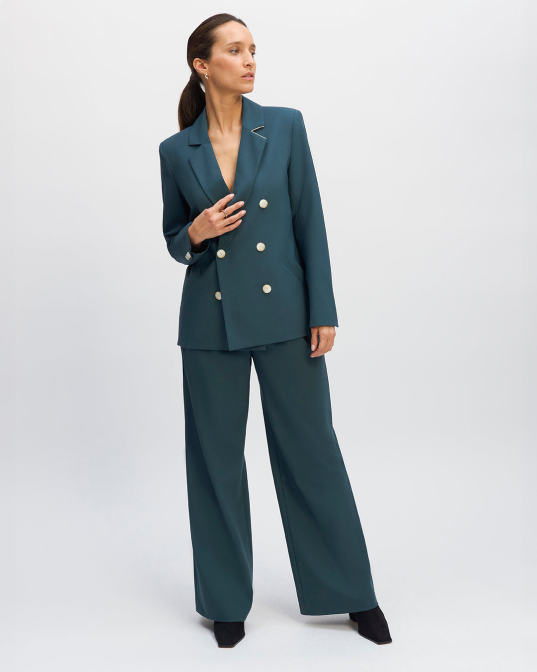 "Tailored trousers-green-cut-palazzo-high-waist-details-double-pleated-low-leg-XXL-draws-the-waist-and-legs-belt-buckle-detachable-belt-tone-on-tone-buckle-17H10-tailored-trousers-for-women-paris-"