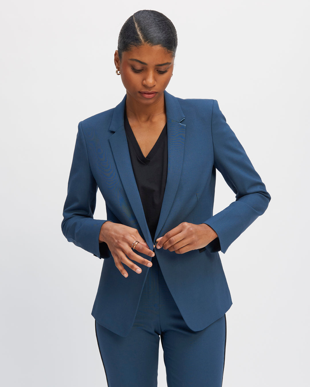 Tailor-jacket-blazer-blue-grey-Cut-cut-collar-tailor-Length-below-bottom-Two-pockets-pass-punched-Two-pockets-inside-Two-pockets-full-lined-Button-down-sleeves-Buttons-black-17H10-tailors-for-women-paris-