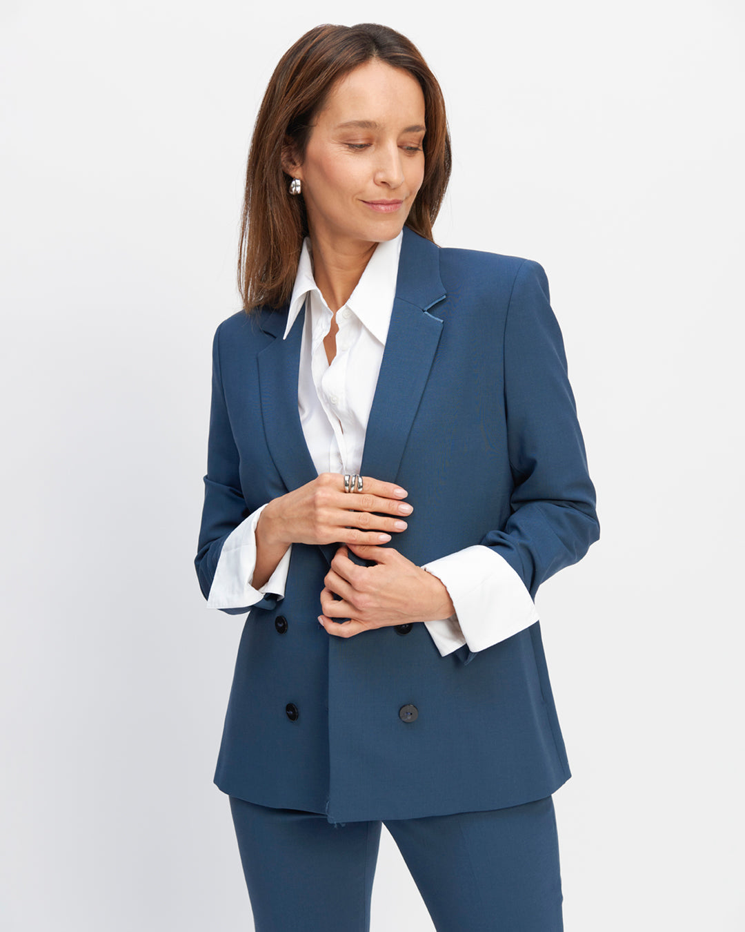 Knit-jacket-crossed-four-buttons-Length-mid-buttocks-Right-cut-neck-knit-Notch-17H10-on-collar-Whole-lined-Button-down-sleeve-Black-buttons-17H10-knit-jacket-for-women-paris-