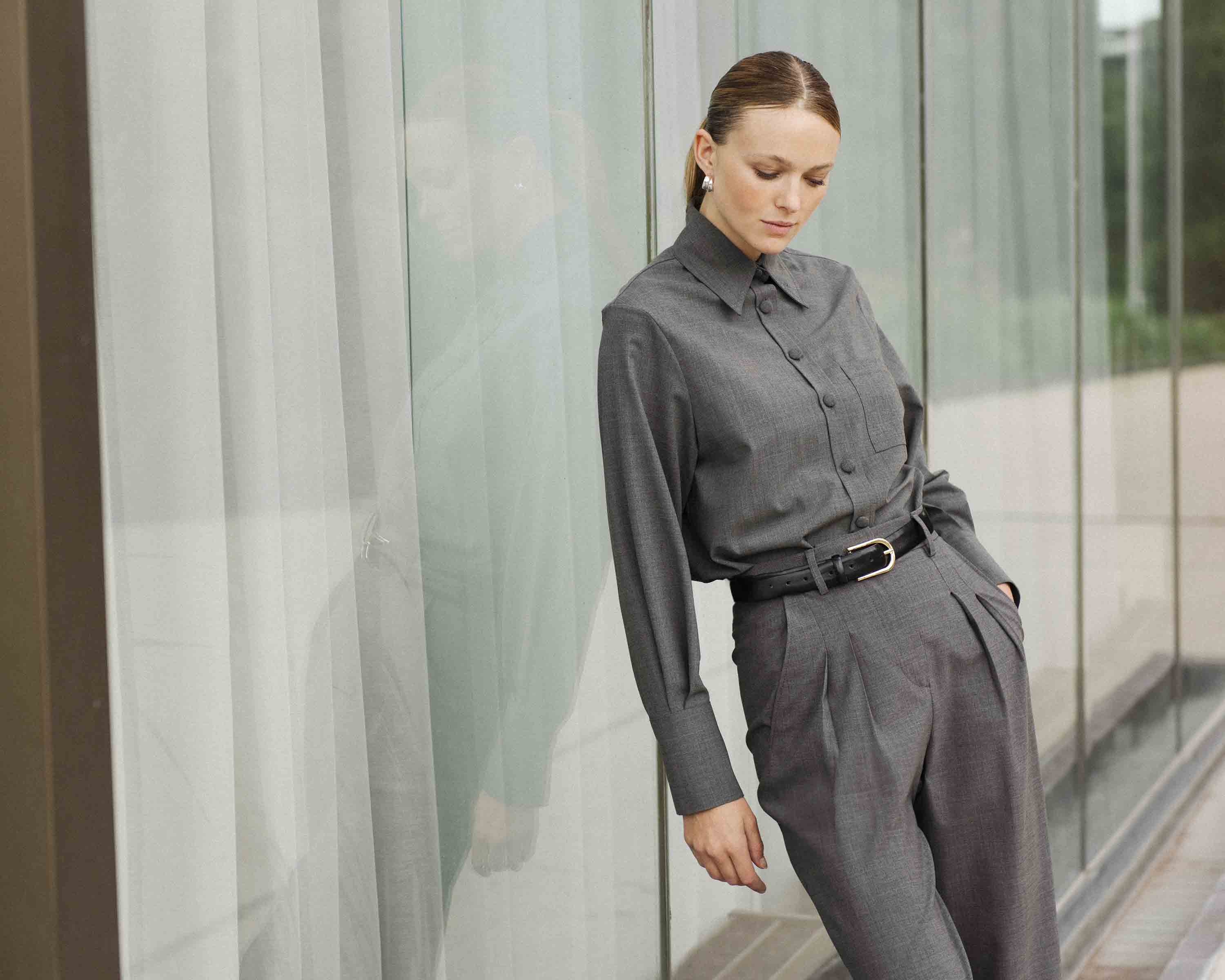 chemise-elbe-grise-drap-de-laine-qualite-vestiaire-corporate-working-girl-tenue-de-travailur-pour-femme-1_3420e61f-ee4e-43ce-8fe0-b98be6d45ea4