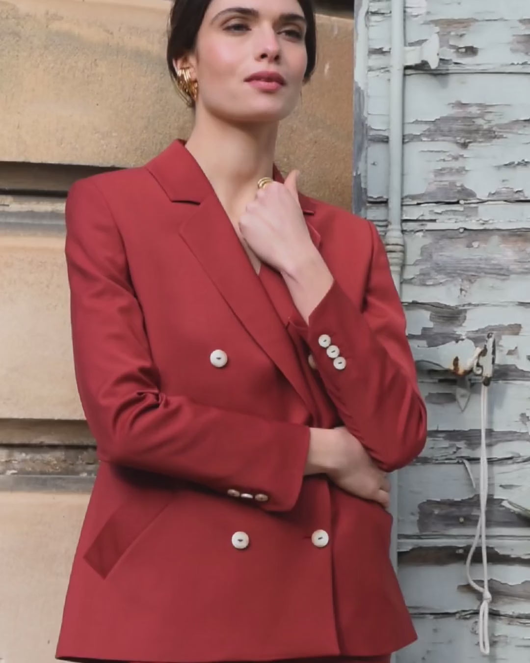 suit-woman-dress-straight-pants-terracotta-cropped-jacket-ceremony-wedding-office-4