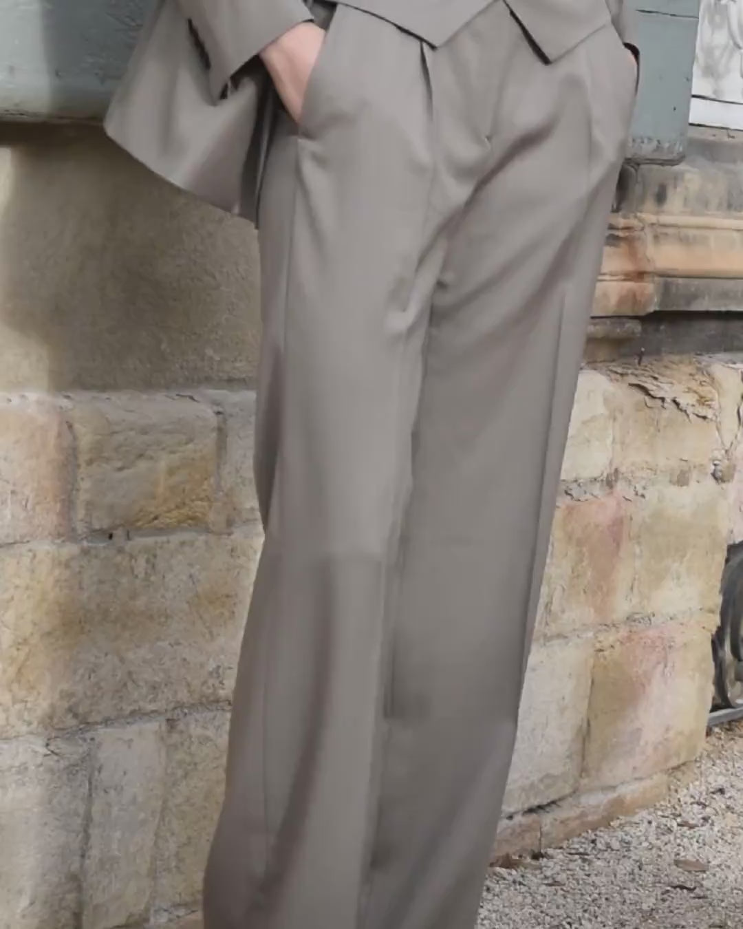 office-dress-suit-woman-pants-large-taupe-gilet-cardigan
