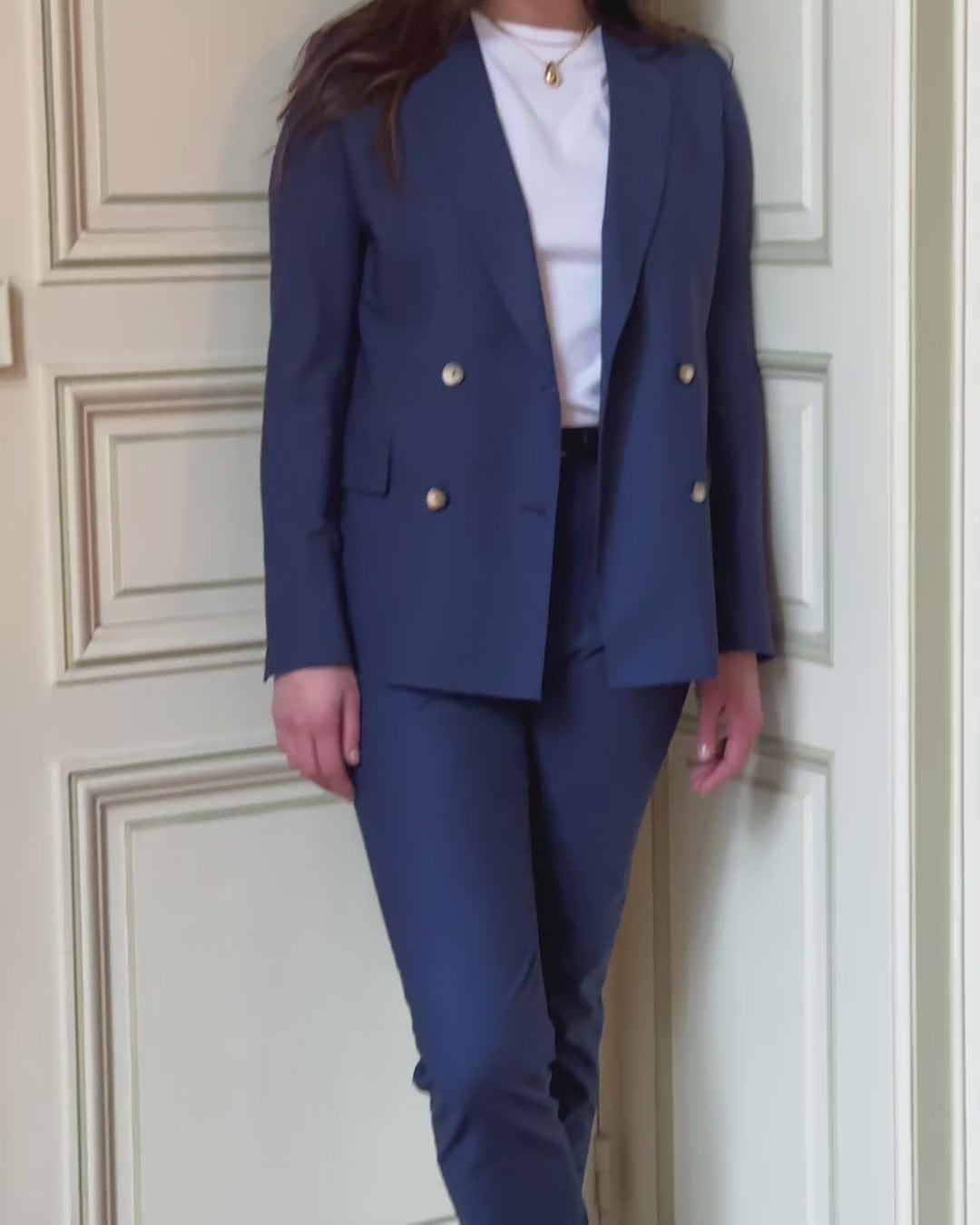 outfit-chic-work-woman-suit-cropped-jacket-blue-indigo-cigarette-pants-style-elegant-