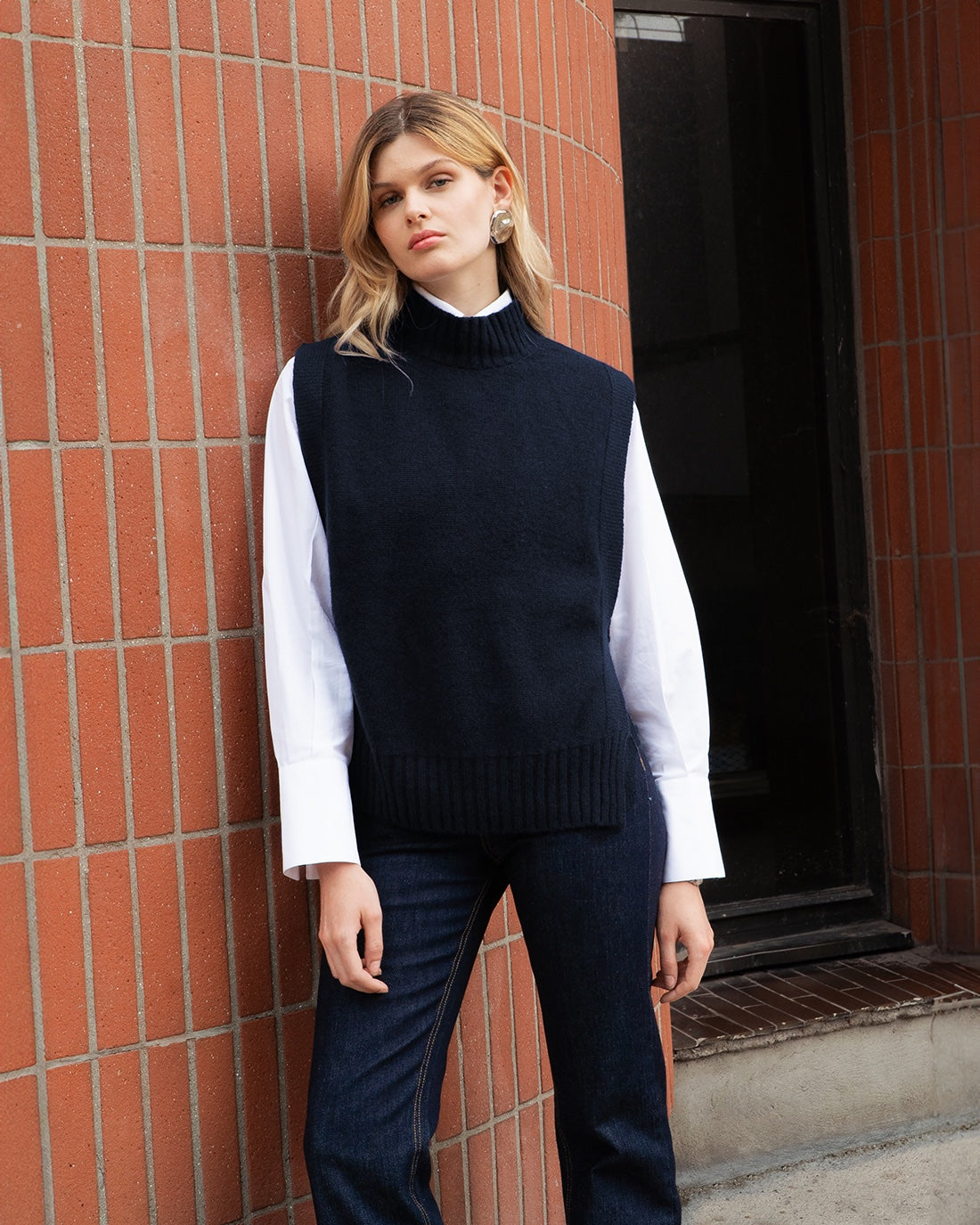 blue-laine-merino-cashmere-sleeveless-sweater-for-women-17H10-paris-