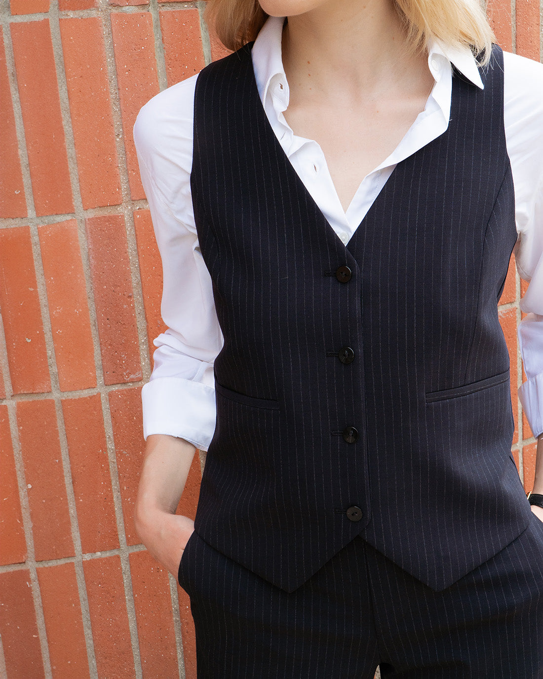 women's-suit-suit-set-marine-blue-jacket-made-in-europe-17H10-12