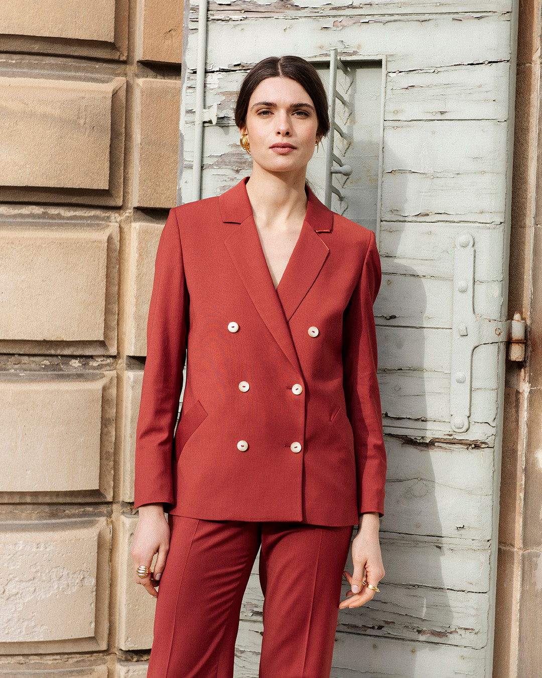 suit-woman-dress-straight-pants-terracotta-cropped-jacket-ceremony-wedding-office-4