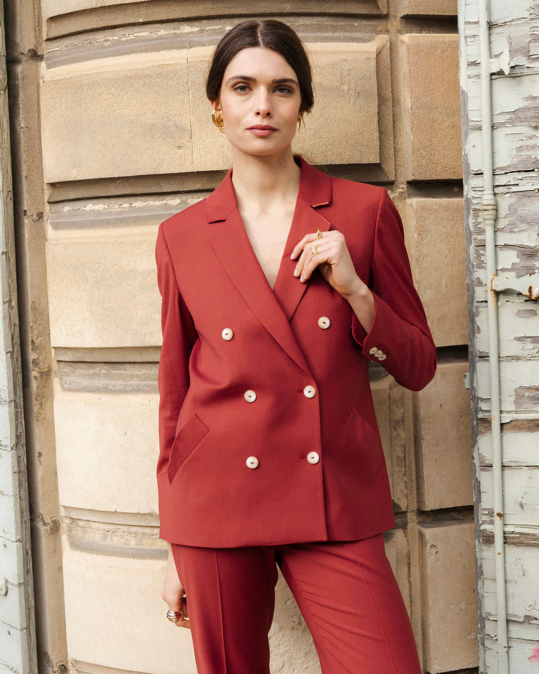 suit-woman-dress-straight-pants-terracotta-cropped-jacket-ceremony-wedding-office-4
