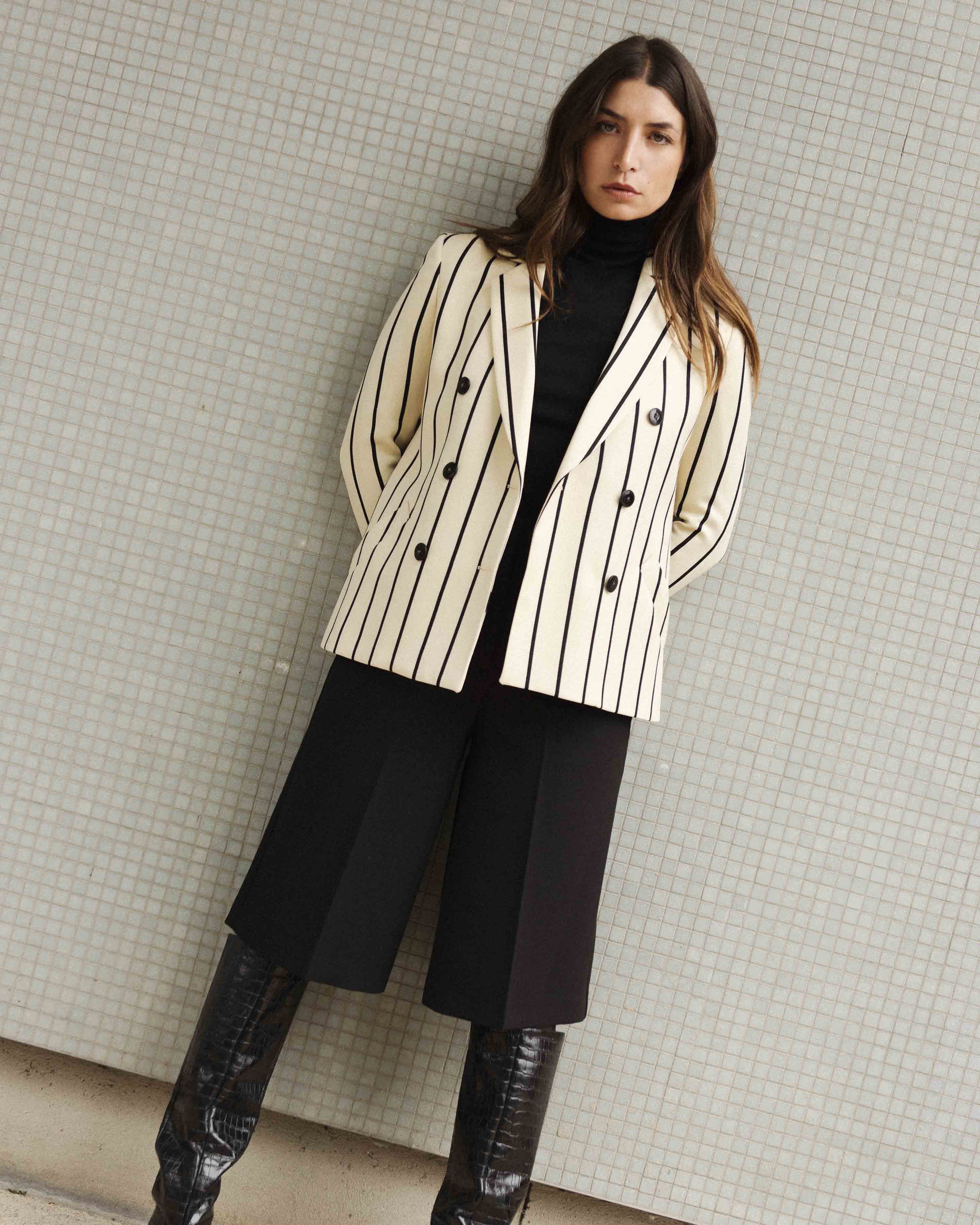 tailor-jacket-for-woman-rayee-beige-and-black-blazer-woman-crossed-made-in-portugal-17H10-1