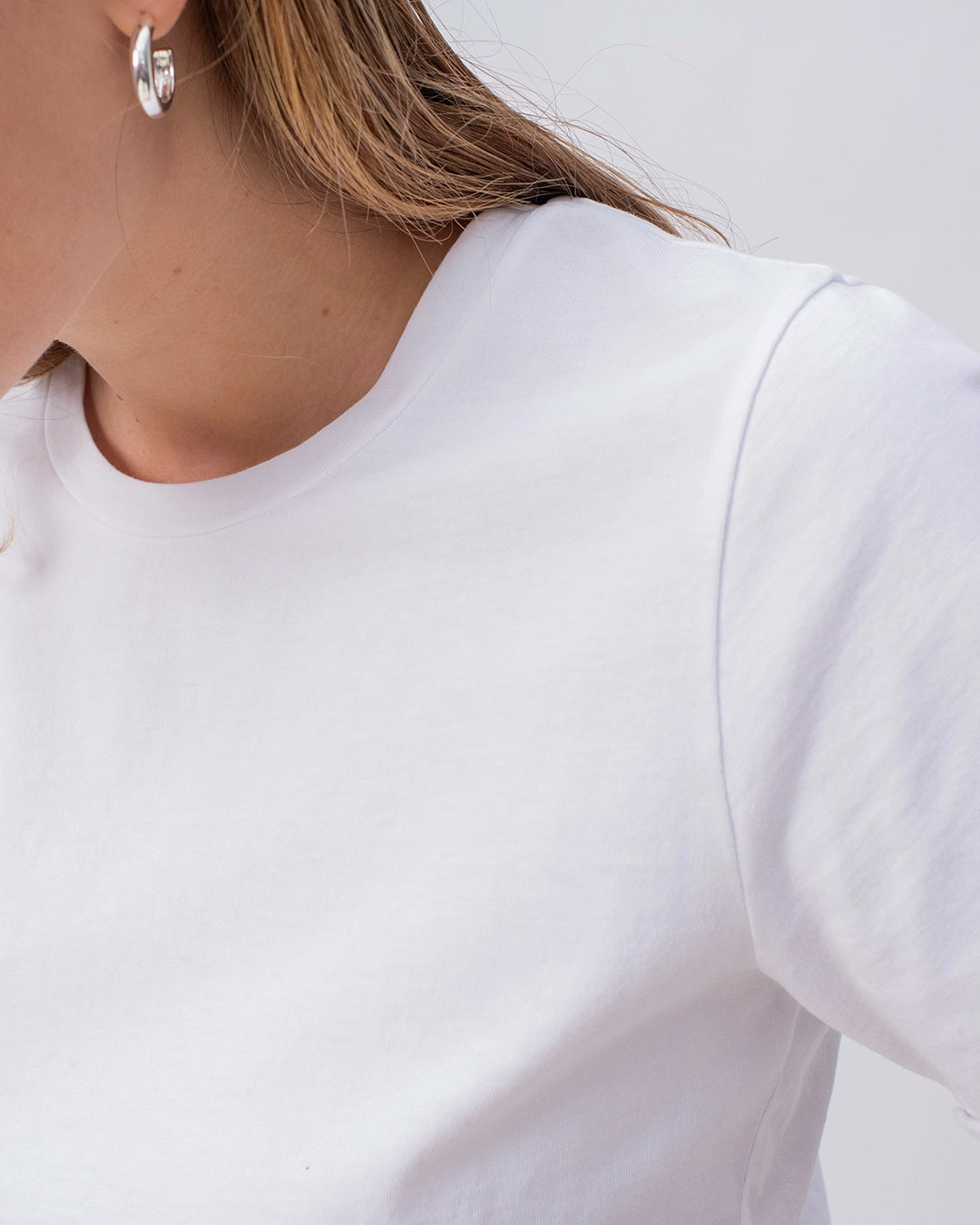 t-shirt-balnc-in-cotton-made-in-europe-marque-française-col-rond-17H10-paris-