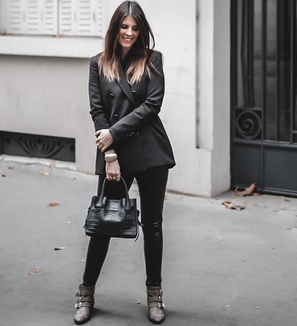 Charlotte de By Opaline : chic et décontraction en veste Moscou noire 17H10