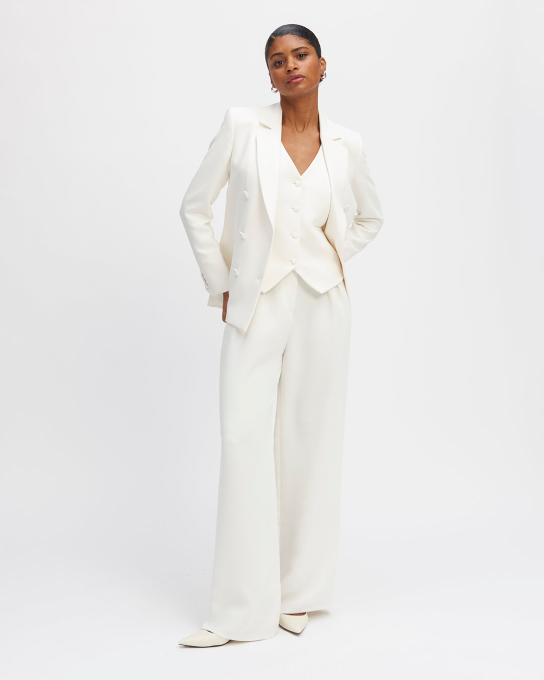 Trousers-white-palazzo-high-waist-details-double-pleated-low-leg-XXL-draws-the-waist-and-legs-belt-buckle-detachable-belt-tone-on-tone-17H10-tailors-for-women-paris-