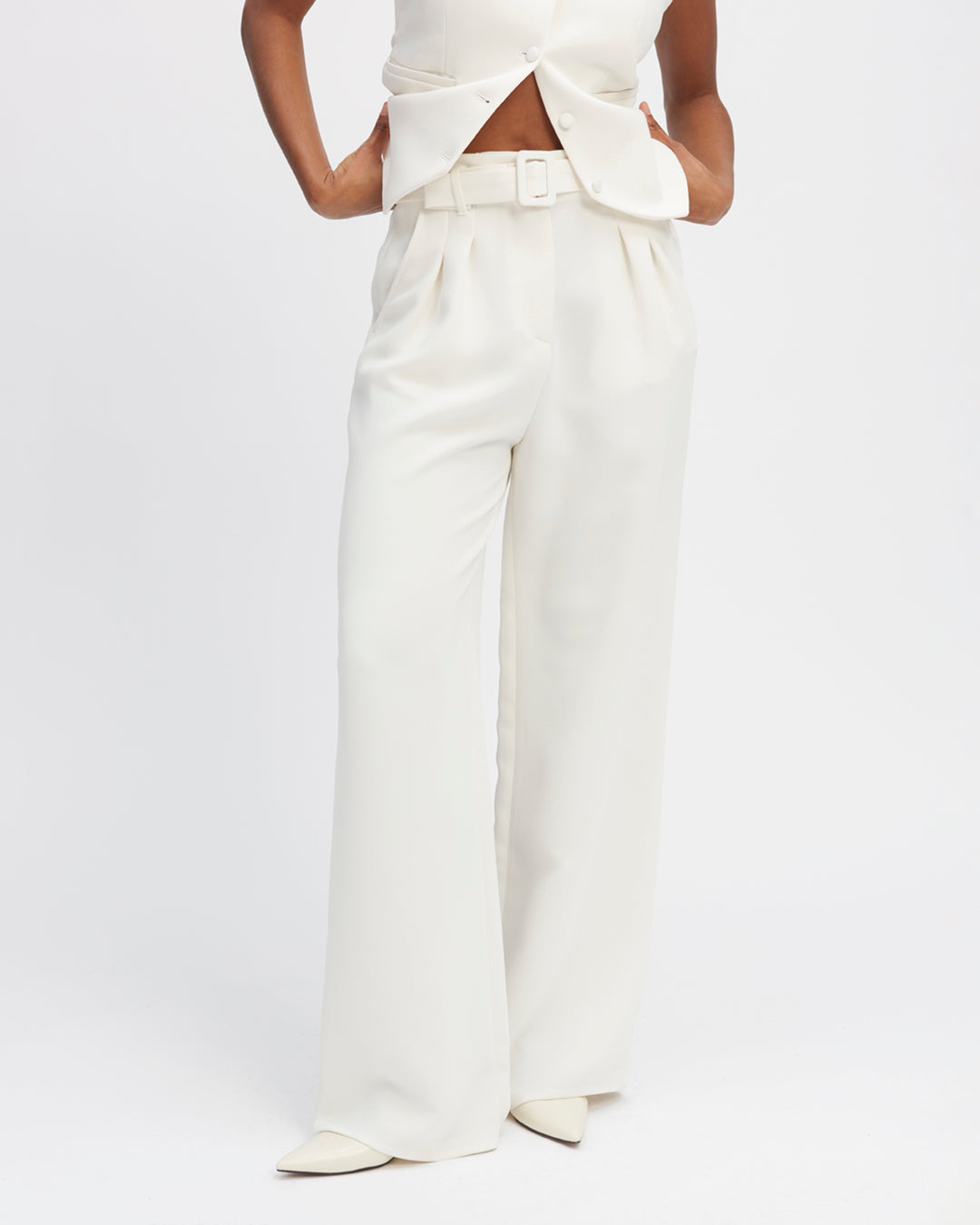 Tailleur blanc - veste ceinturée & pantalon palazzo