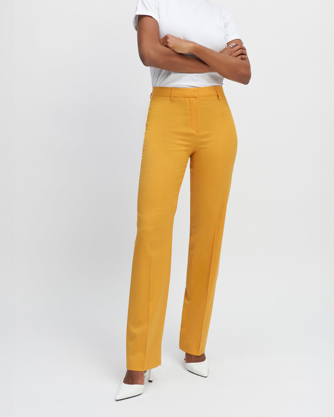 Pantalon-jaune-Coupe-droite-Taille-haute-Plis-devant-Fermeture-zip-avec-crochet-17H10-tailleurs-pour-femme-paris-