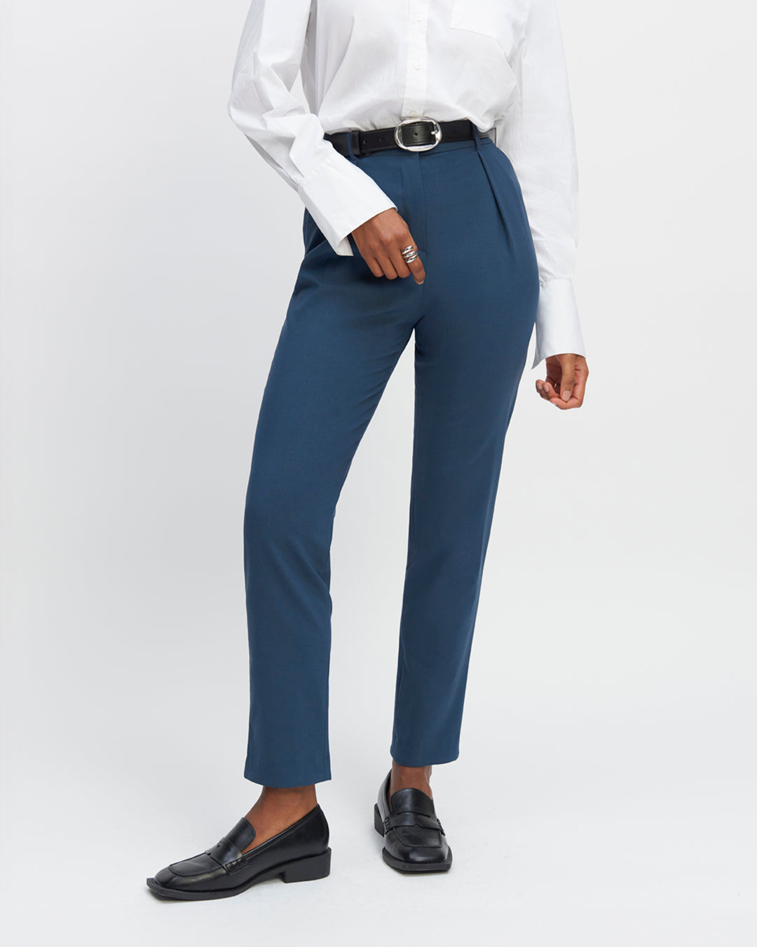 Tailored trousers-blue-grey-Cut-7-8th-waist-high-Ply-under-belt-Two-pockets-Italian-belt-assorted-tone-on-tone-17H10-tailored-trousers-for-women-paris-