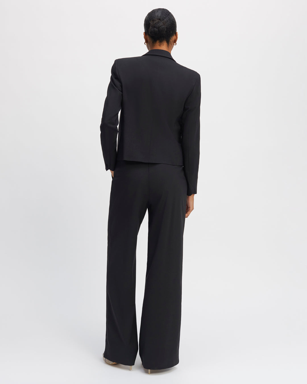 Tailor-pants-black-Palazzo-cut-High-waist-Details-double-pleated-waist-Low-leg-XXL-Dessine-leg-waist-Belt-buckle-17H10-tailors-for-women-paris-
