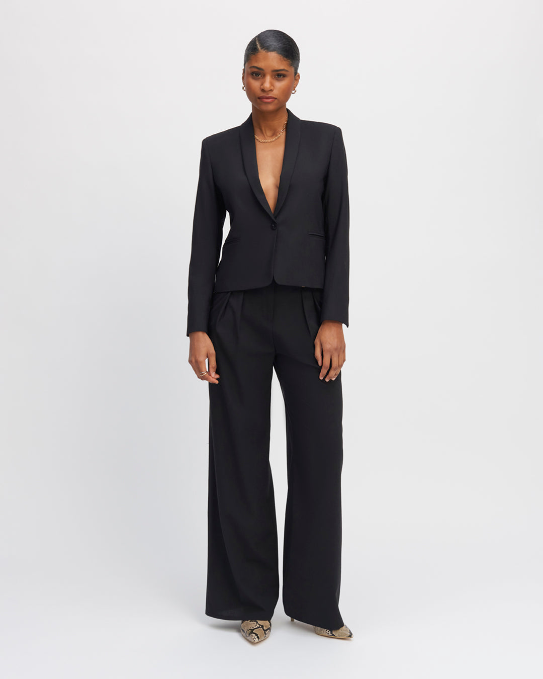 Tailor-pants-black-Palazzo-cut-High-waist-Details-double-pleated-waist-Low-leg-XXL-Dessine-leg-waist-Belt-buckle-17H10-tailors-for-women-paris-