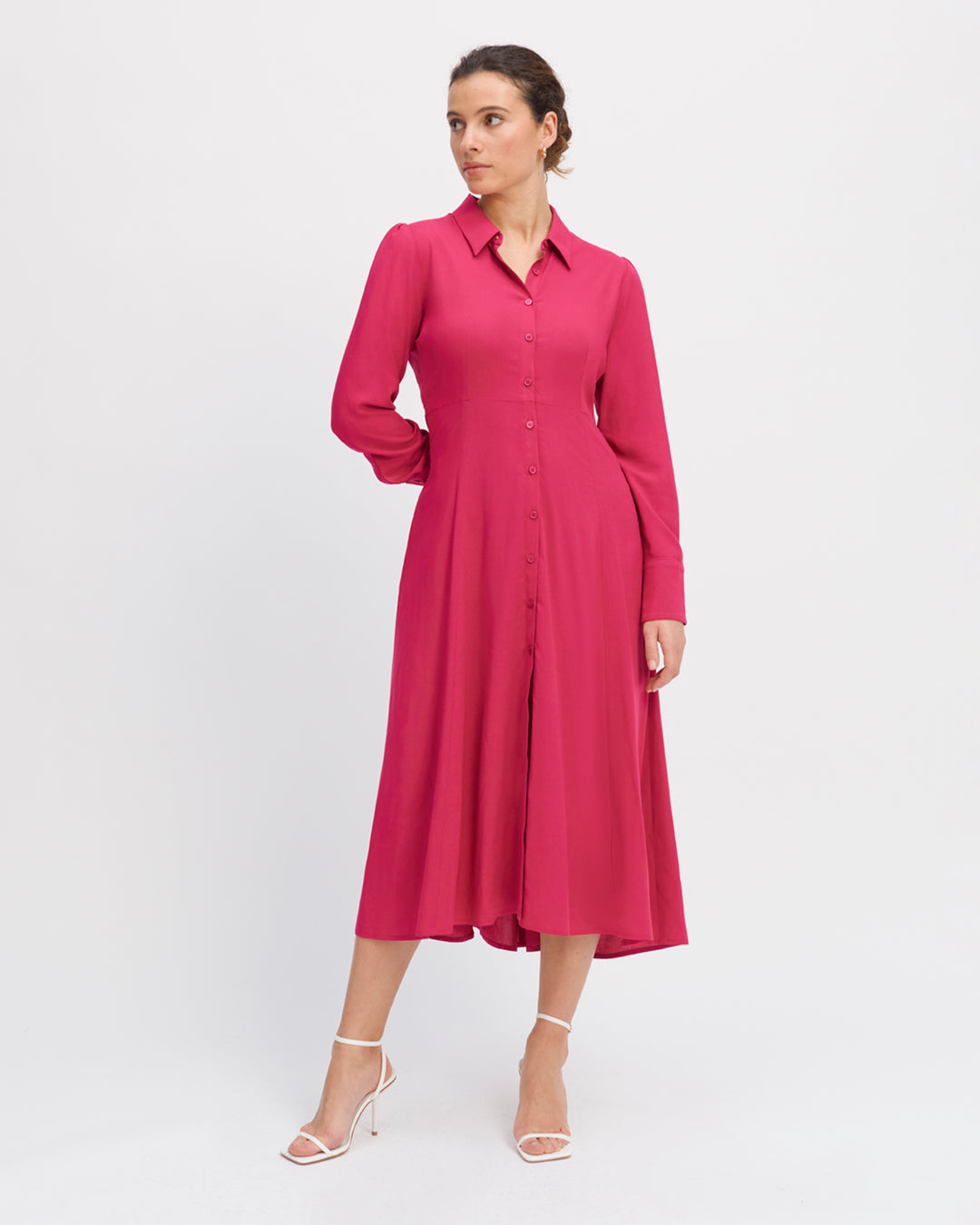 Robe-rose-Longueur-midi-Col-chemise-Manche-longues-avec-poignets-boutonnés-Patte-de-boutonnage-cachée-Cintrée-à-la-taille-17H10-tailleurs-pour-femme-paris-