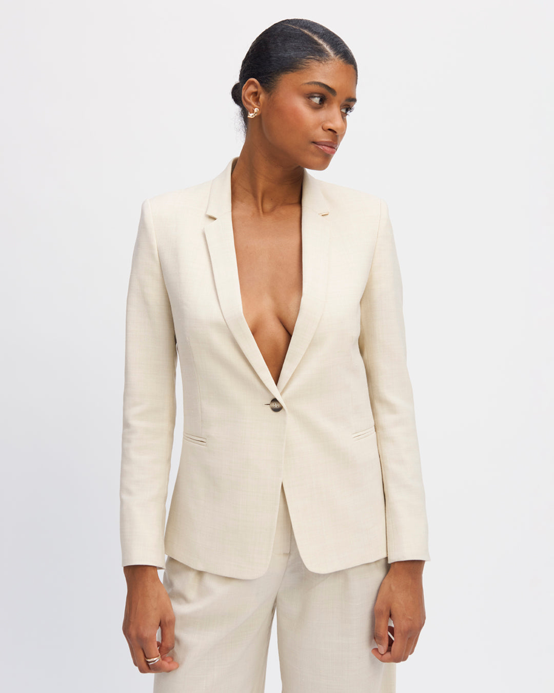 women's-suit-curved-buttoned-pocketed-breasted-inside-low-sleeve-lined-17H10-women's-suit-paris-