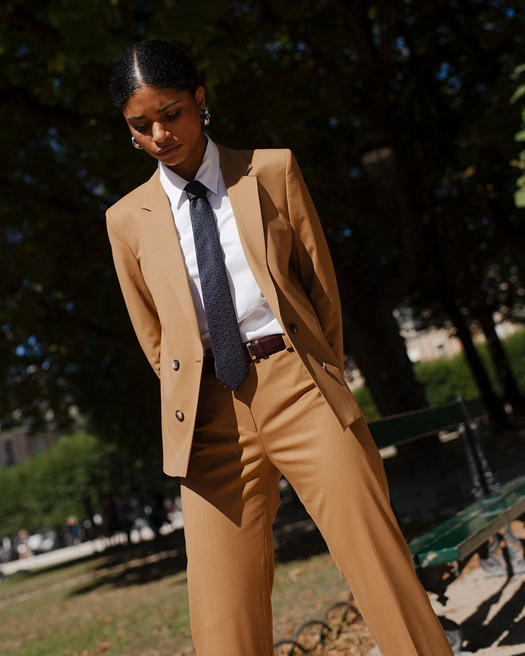 femme-chic-tenue-de-bureau-tenue-de-ceremonie-invitee-mariage-style-elegant-sobre-6