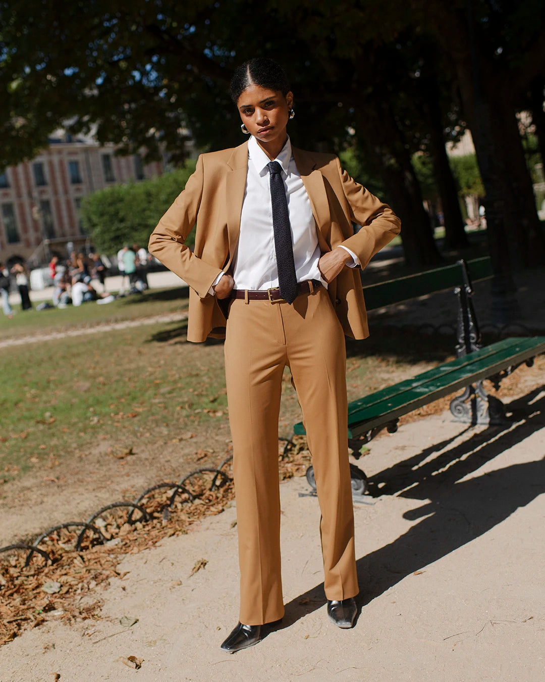 femme-chic-tenue-de-bureau-tenue-de-ceremonie-invitee-mariage-style-elegant-sobre-6
