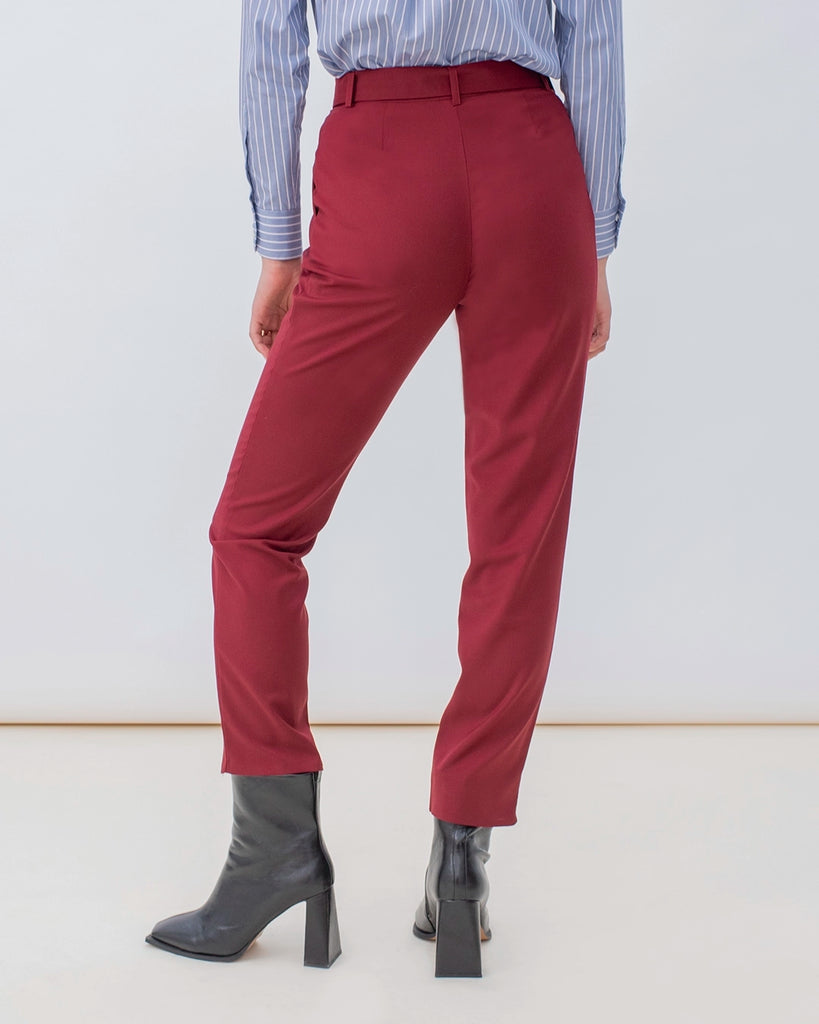 pantalon-de-tailleur-pour-femme-rouge-coupe-carotte-drap-delaine-qualité-supérieur-marque-française-éthique-