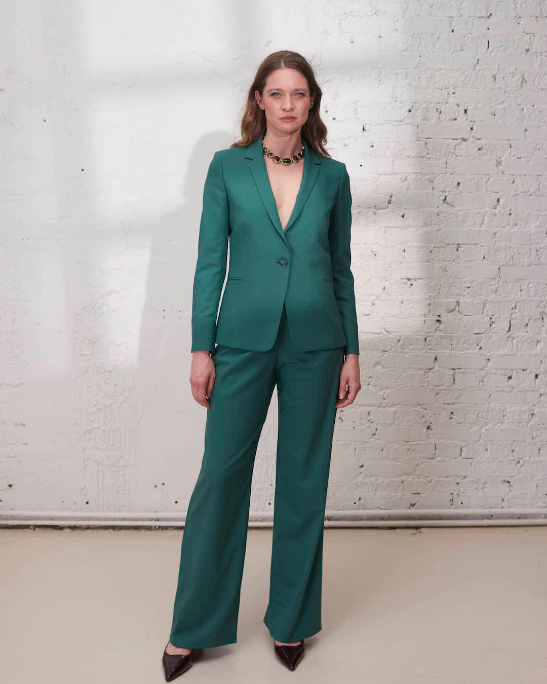 Pantalon taille haute large vert émeraude pour femme, parfait pour une tenue de cérémonie