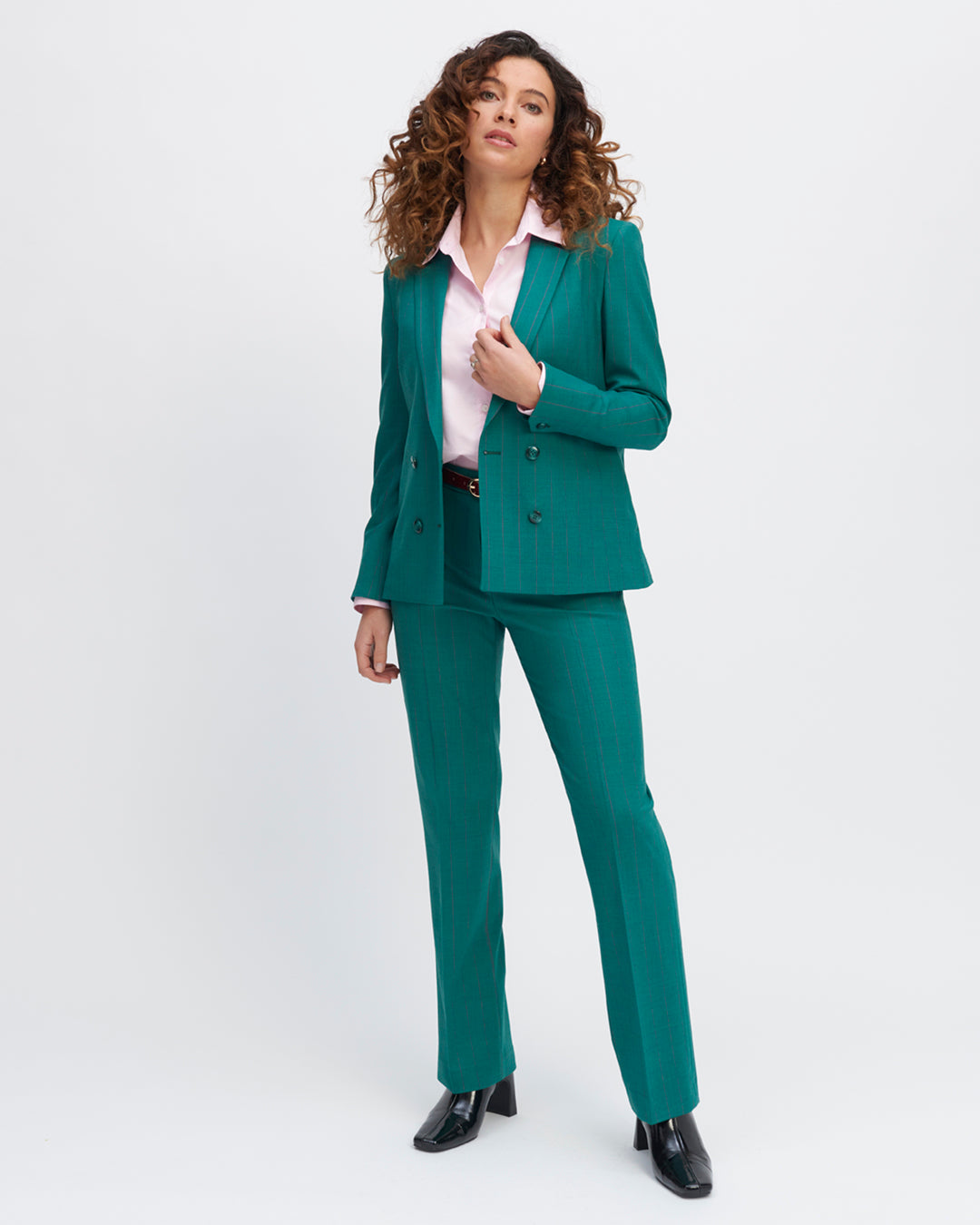 pantalon-vert-emeraude-coupe-droite-taille-haute-plis-devant-fermeture-zip-avec-crochet-17H10-tailleurs-pour-femme-paris-