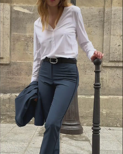 tenue-de-bureau-tailleur-femme-veste-croisee-pantalon-cigarette-bleu-petrole-
