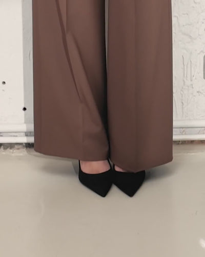 ensemble de tailleur pour femme marron, chic, investissement pour une tenue de bureau ou de cérémonie 