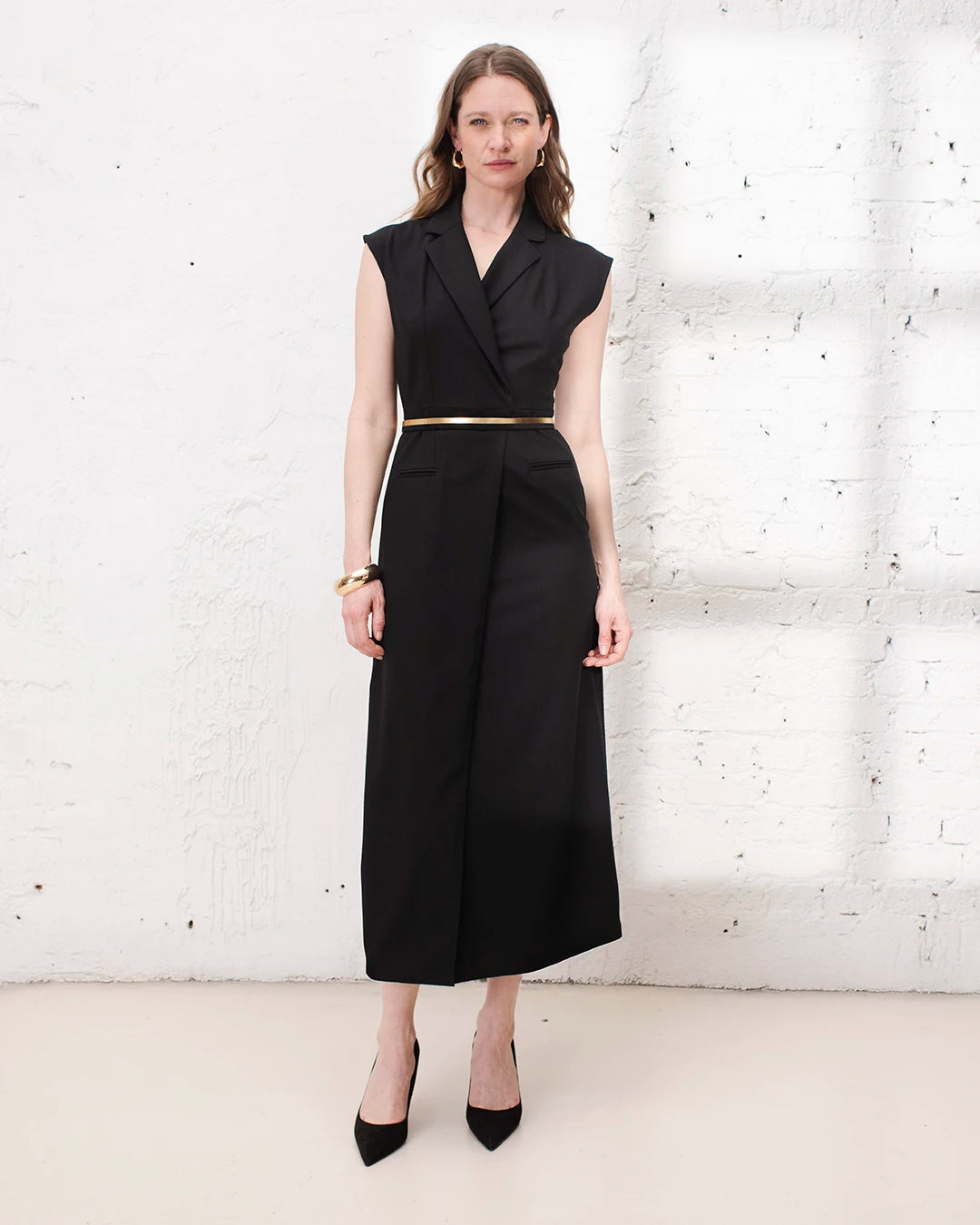 Robe noire portefeuille femme parfaite pour une cérémonie, un mariage ou un baptême