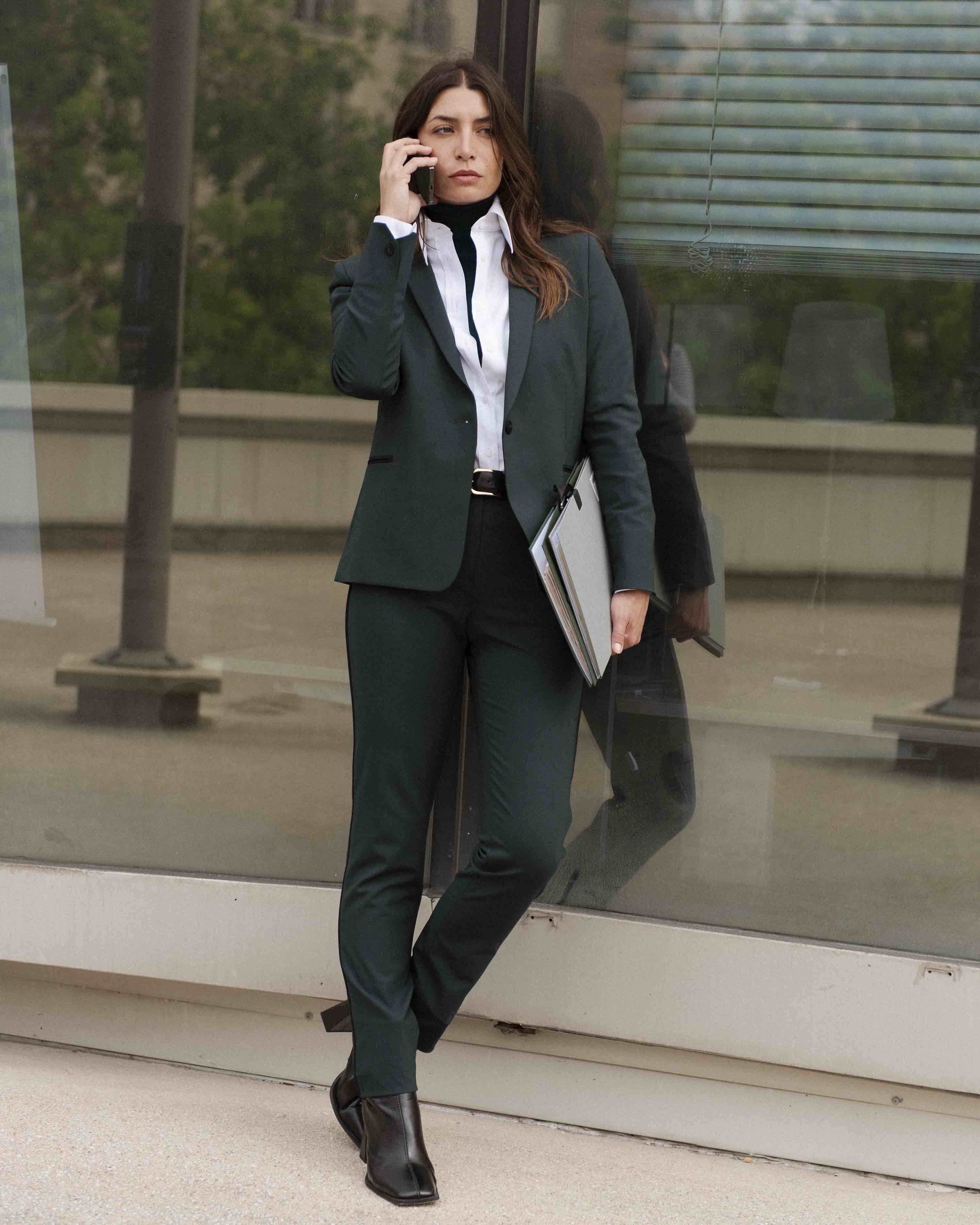 tailleur-femme-vert-foncé-veste-cintrée-pantalon-cigarette-ensemble-de-costume-pour-femme-