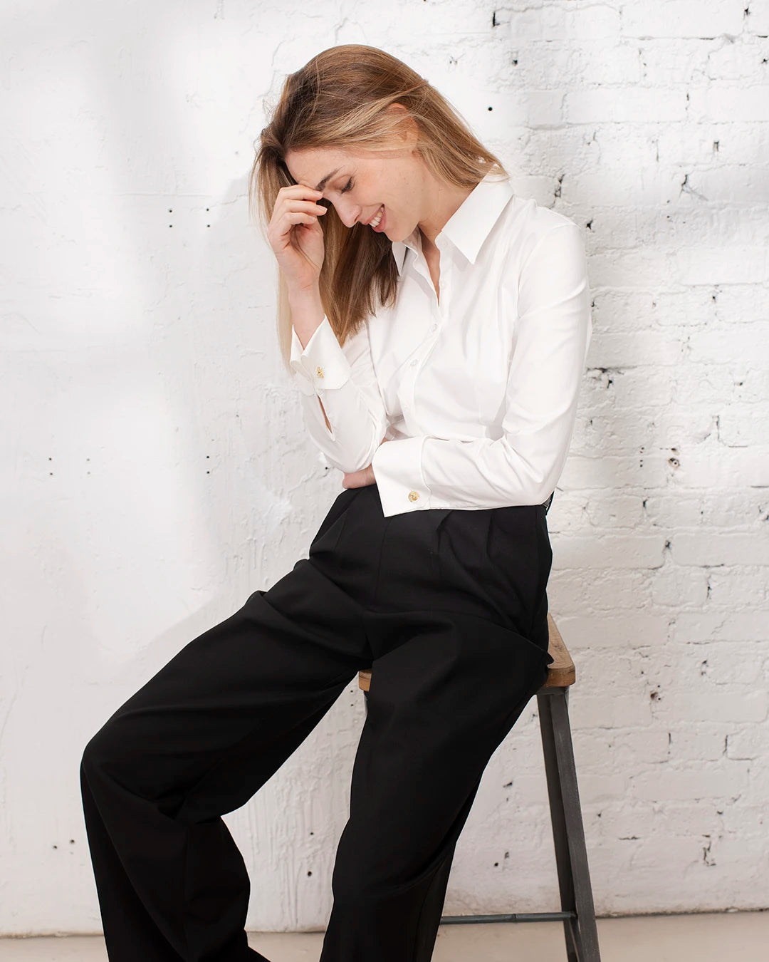 chemise tenue professionnelle vêtement tailleur pour femme 